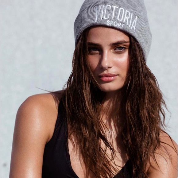 Victoria’s Secret | Victoria Sport RED Acrylic Beanie | Athleisure Division HAT - Picture 2 of 9